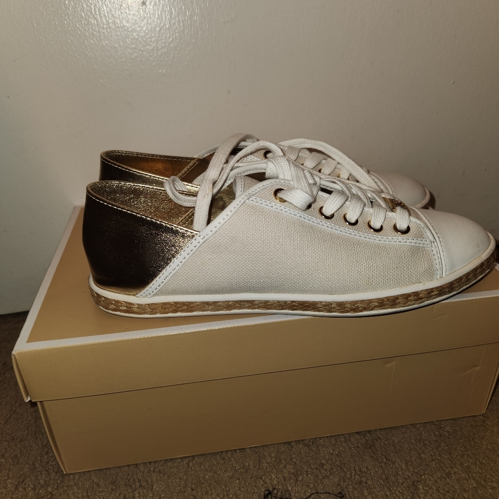 Like new MK shoes - Picture 5 of 6